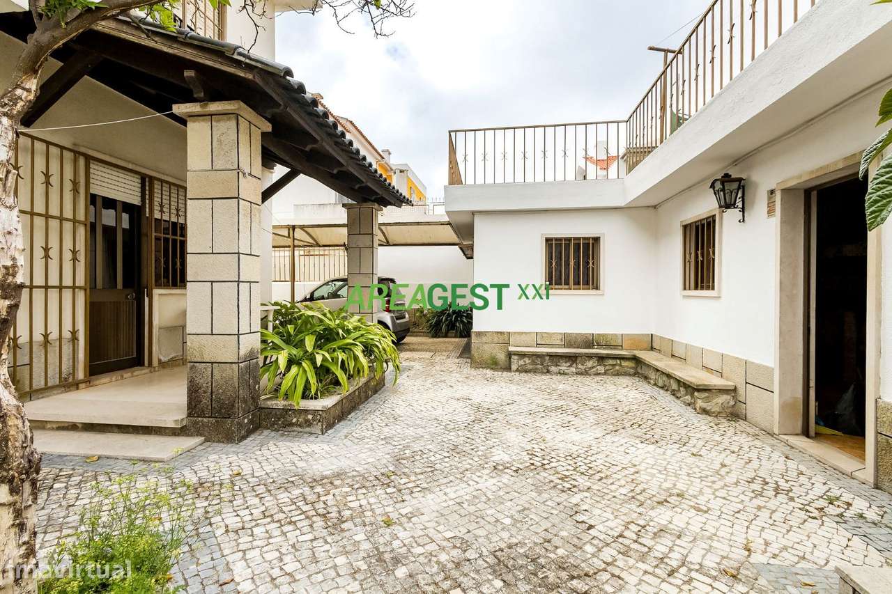 Moradia Geminada T4, para venda, em Alvalade/Lisboa-19