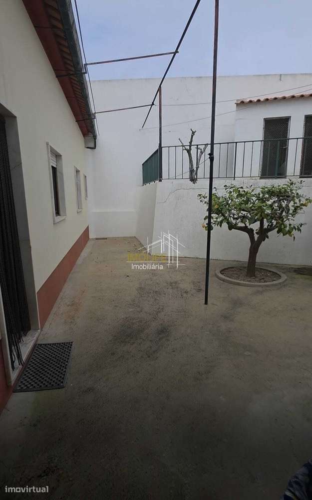 Moradia T3 Terrea com quintal em Mora - Grande imagem: 2/15