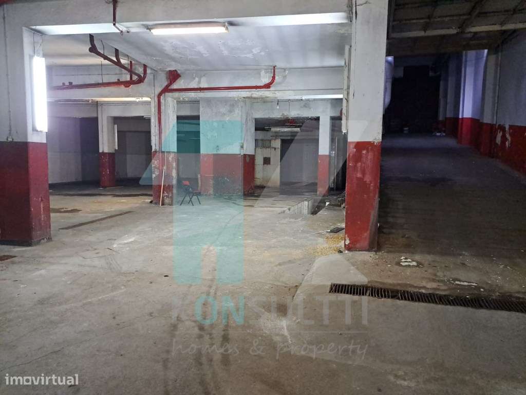 Garagem / Armazém - Centro do Porto - Grande imagem: 1/4