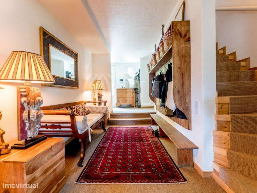 Moradia T6 com jardim e piscina no Estoril em Cascais-12