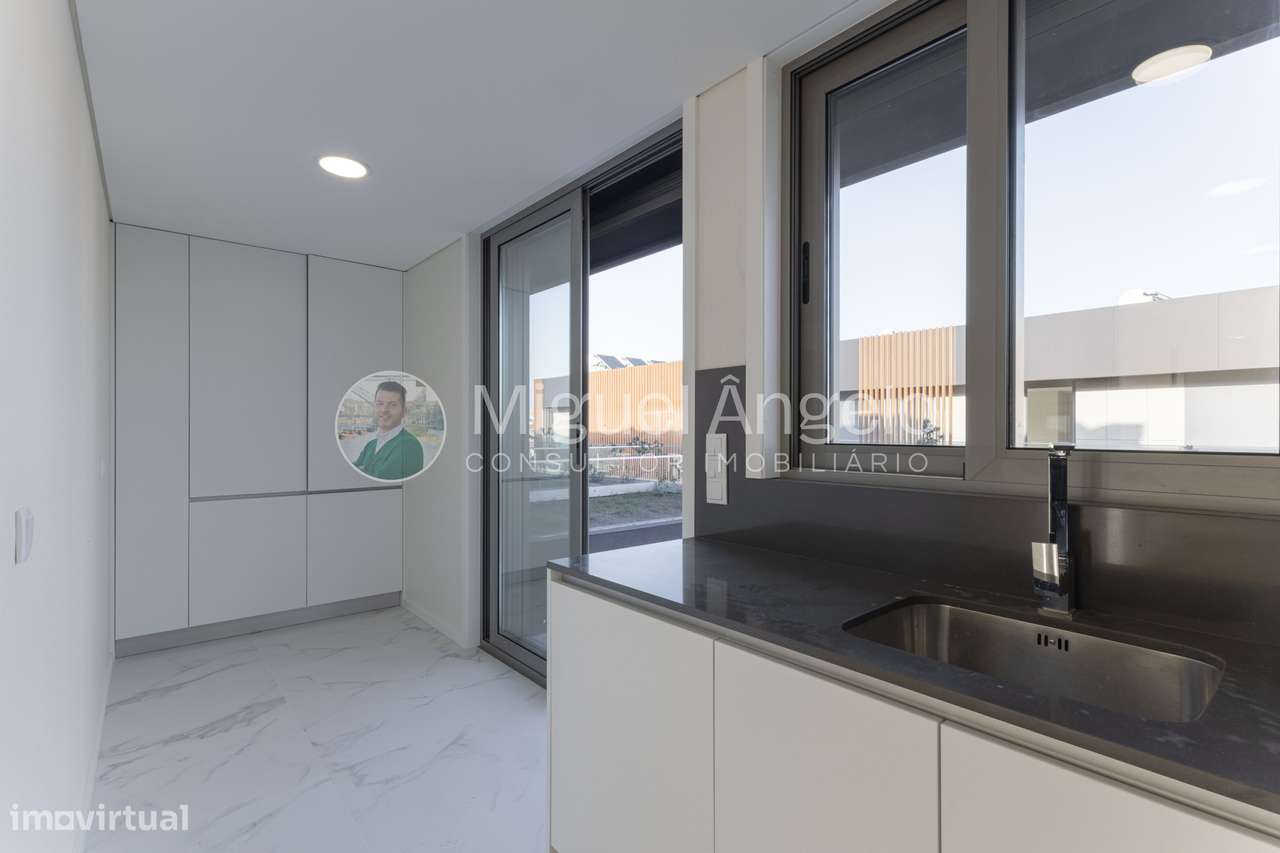 T2 moderno com varanda e garagem no Twins 22 – Espinho-45