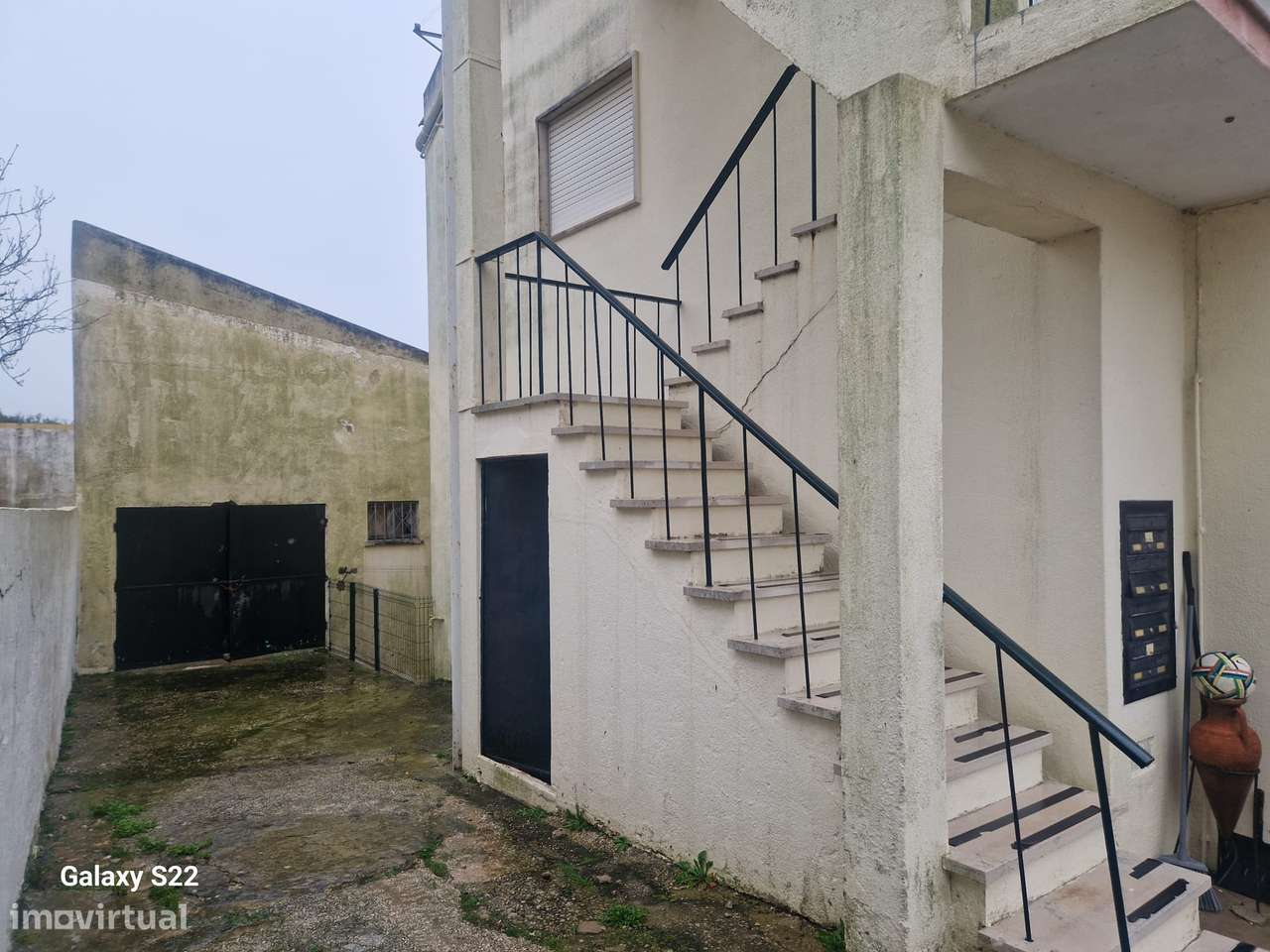 Moradia com 4 frações 2xT3 2 2x T2, terreno vista de rio e natureza-22