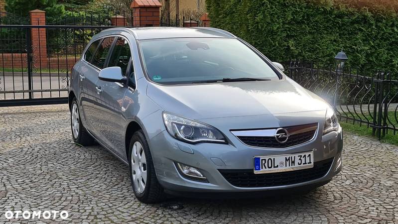 Opel Astra IV 1.4 T Cosmo EU6 - 8