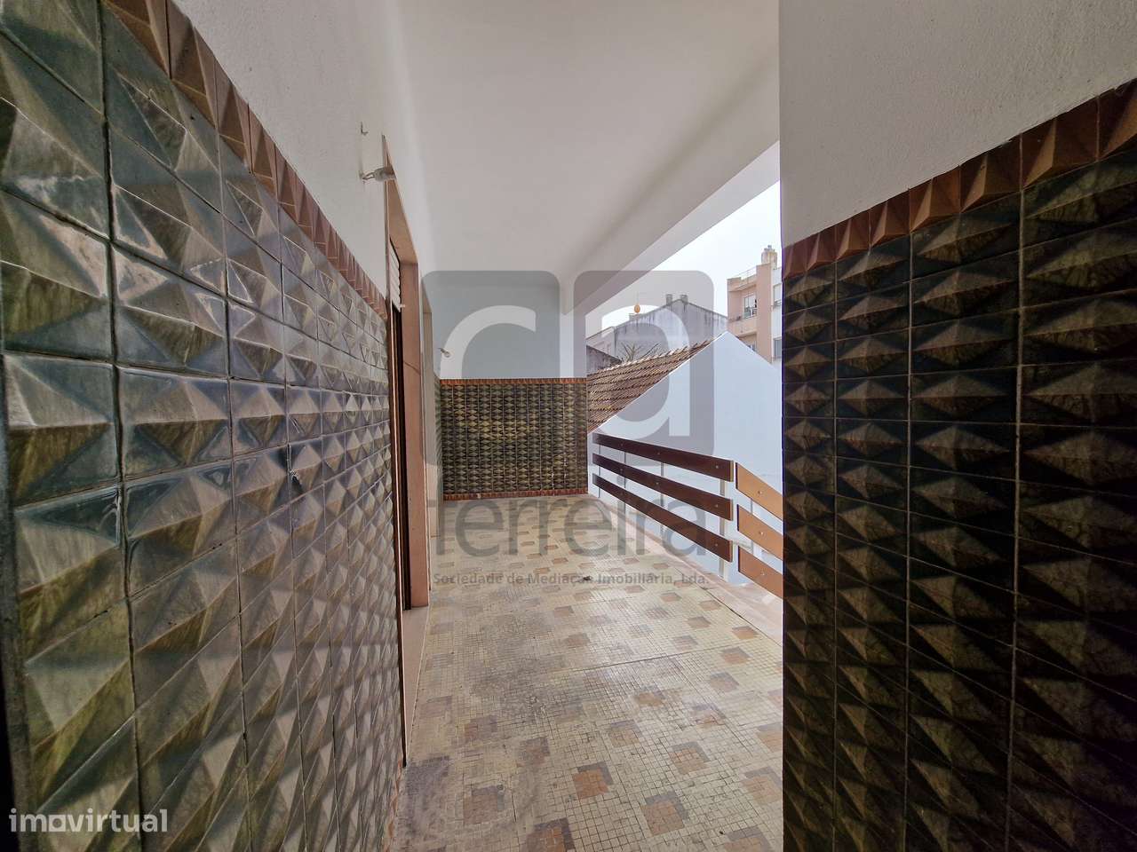 Moradia T4+2 em Almeirim com garagem e quintal-24