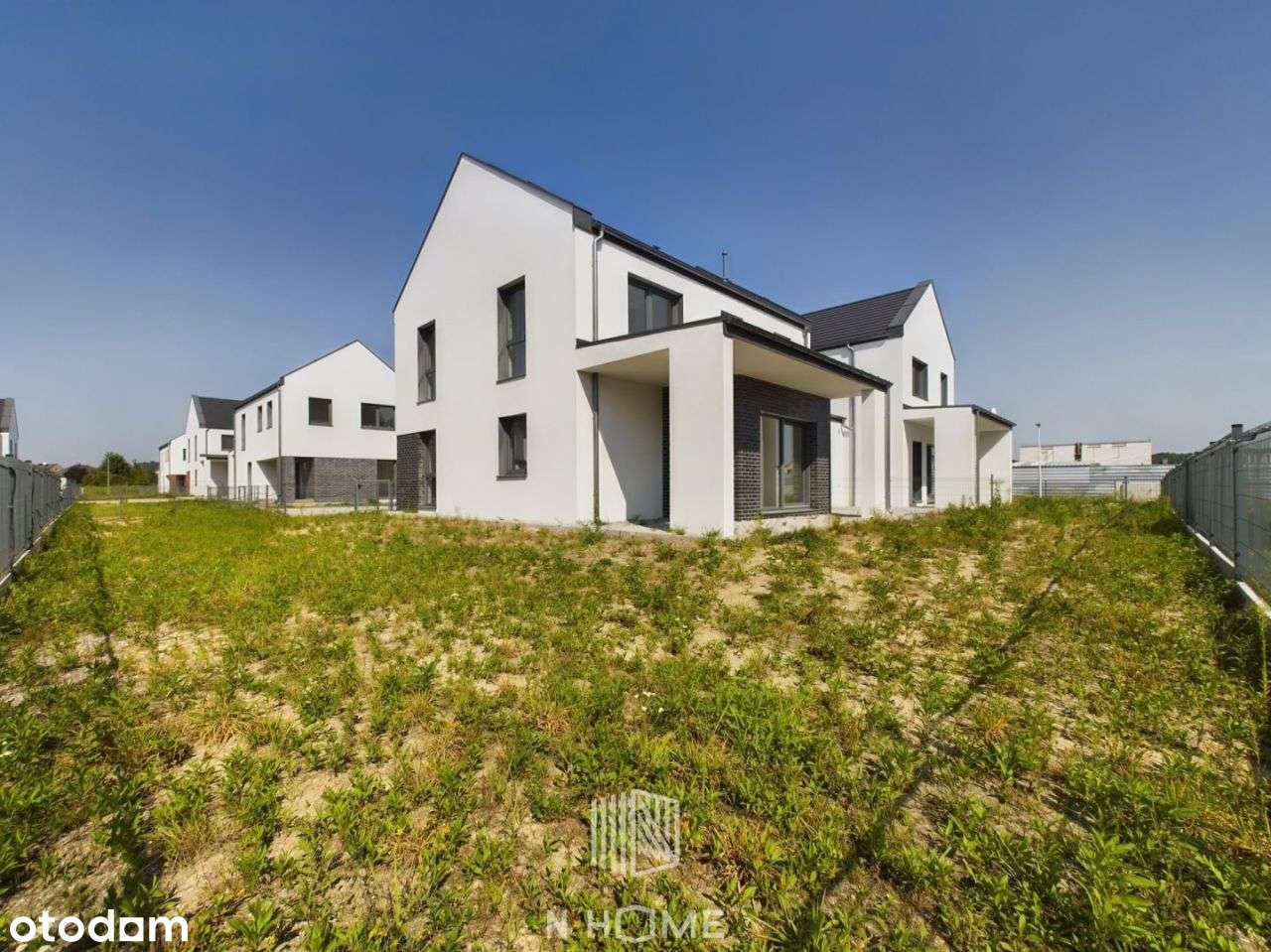 Nowoczesna Zabudowa Z Funkcjonalnym Układem-10