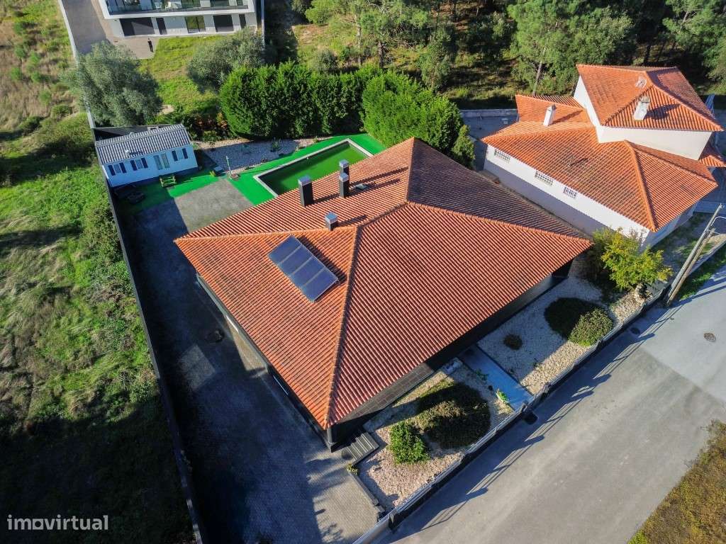 Moradia térrea, individual T3 com piscina em Monte Redondo-17