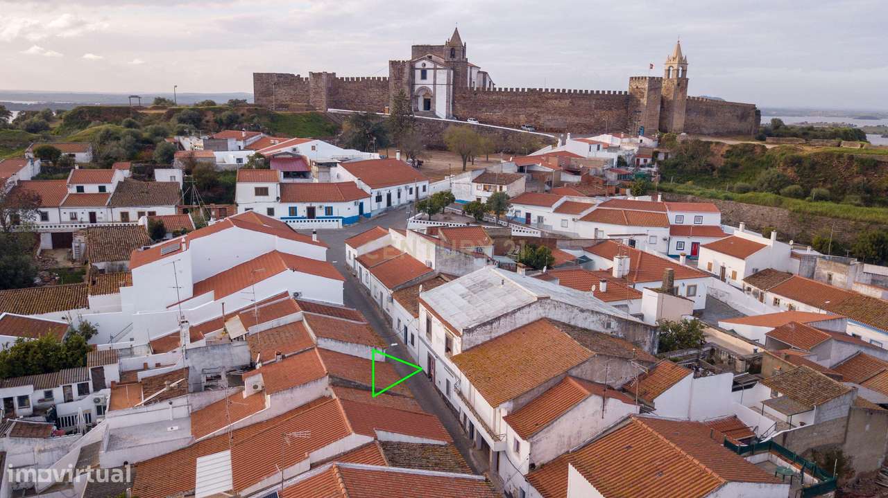 Rés-do-Chão de Moradia T4 com 4 suítes no centro de Mourão - Alentejo-14