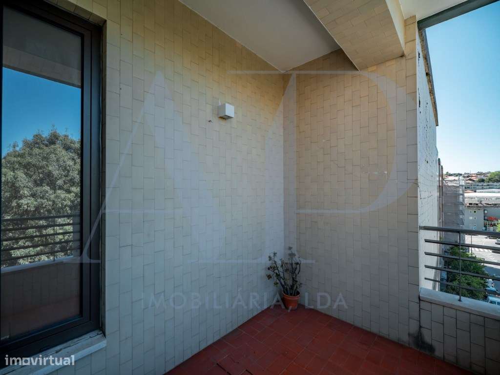 Apartamento T3 de Excelência na Av. de Londres-6