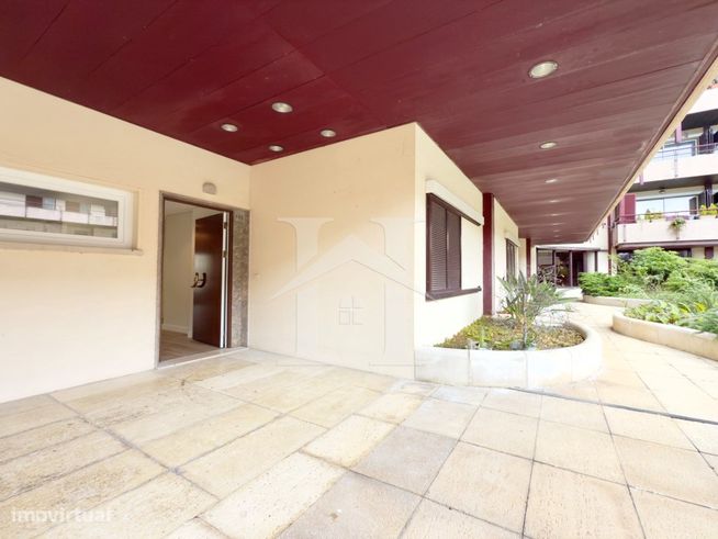 Apartamento T1 no condomínio Estoril Garden com garagem e arrecadação-16