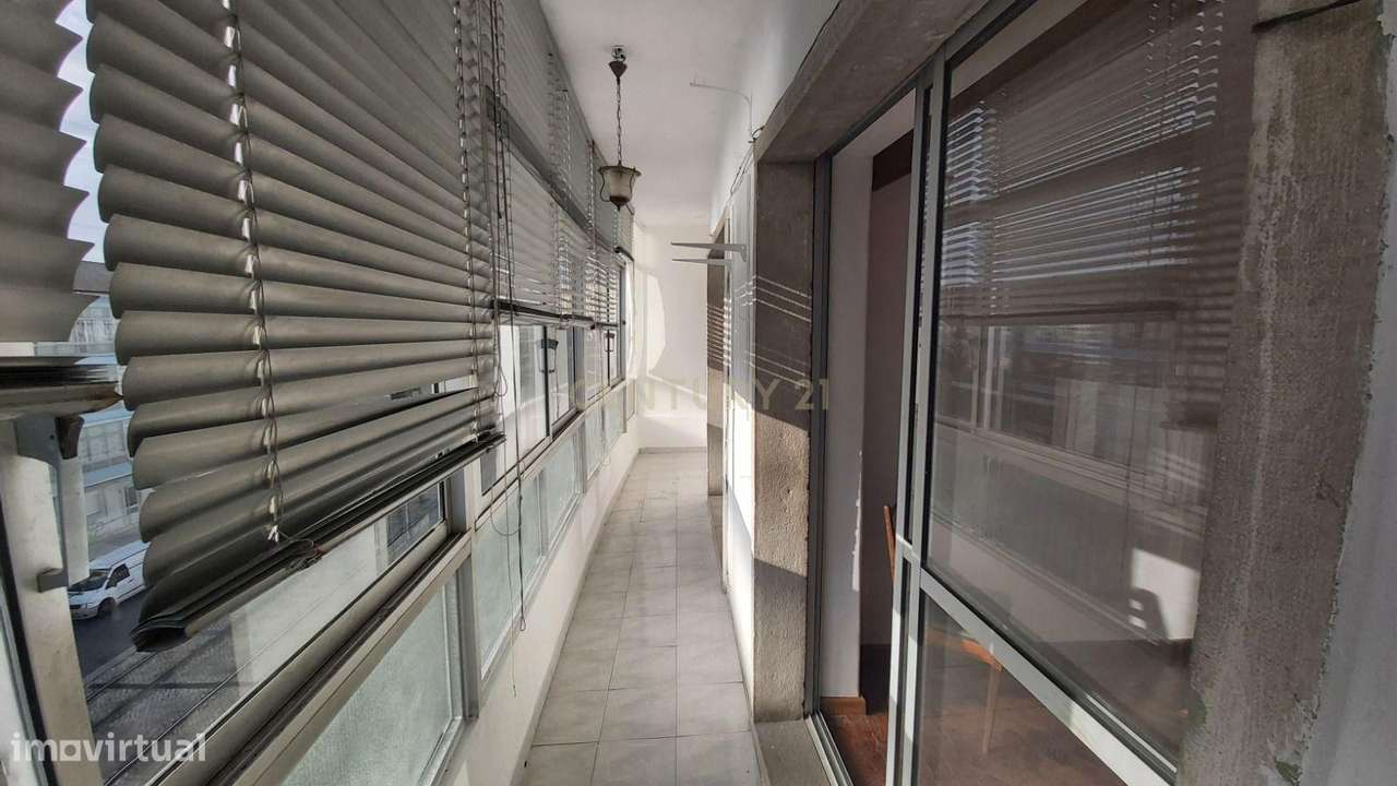 Apartamento T2 em Almada na Av. Nuno Alvares Pereira.-7