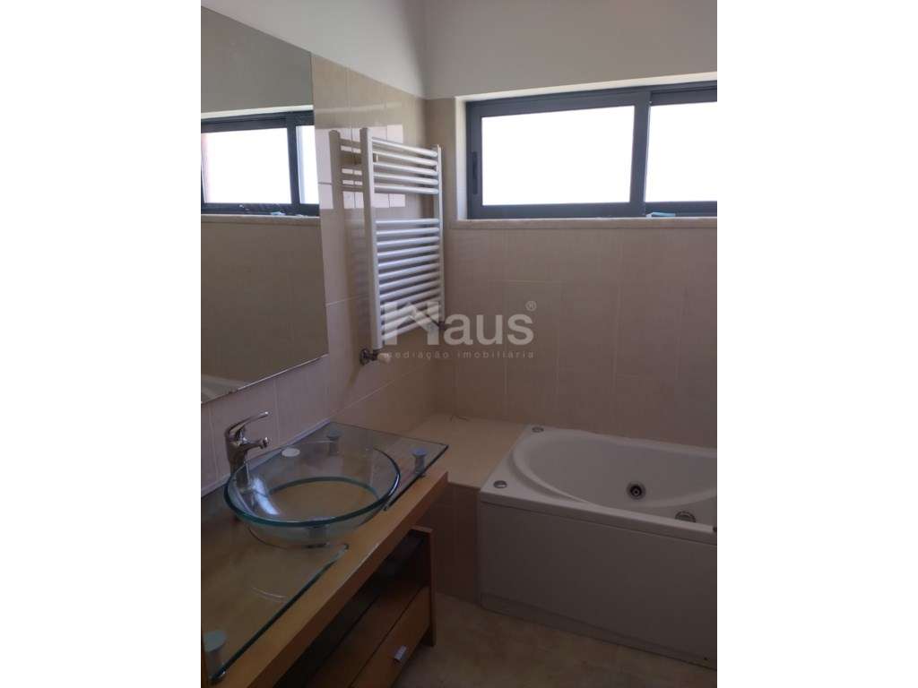 T2 com parqueamento e arrecadação-7