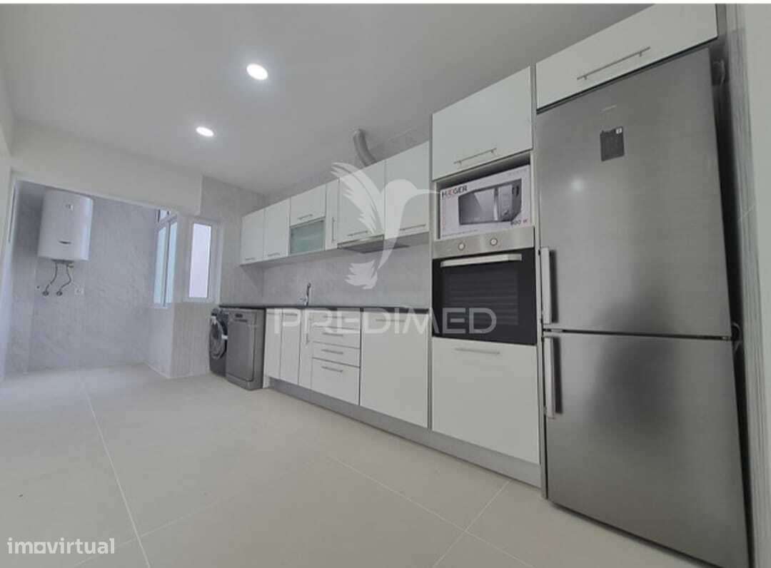 Apartamento T2 no Laranjeiro, Almada-1