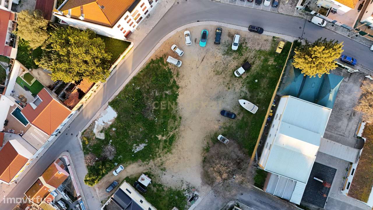 Terreno Urbano com Edifício Aprovado para 11 T2 e 7 T3, no Coração de - Grande imagem: 3/17