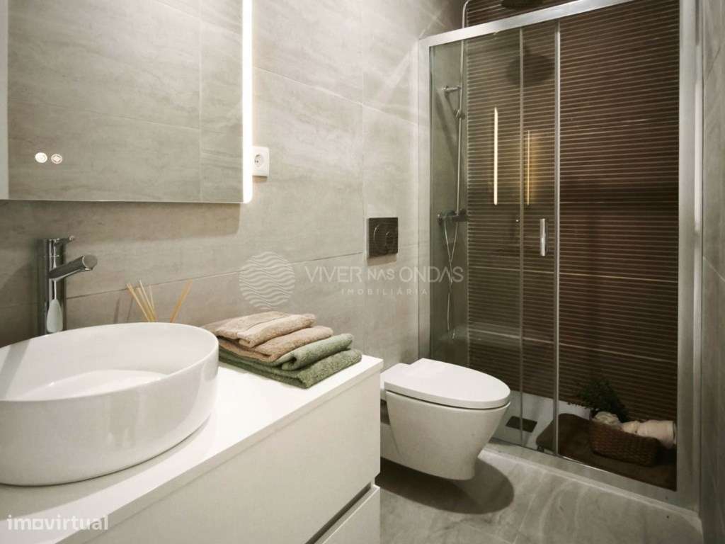 Apartamento T3 totalmente remodelado, com arrecadação, em Benfica.-16