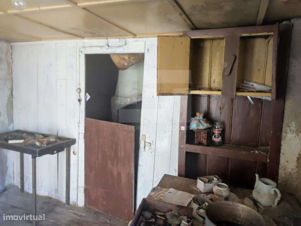 Moradia T2 em banda para Reconstruir - Grande imagem: 4/19