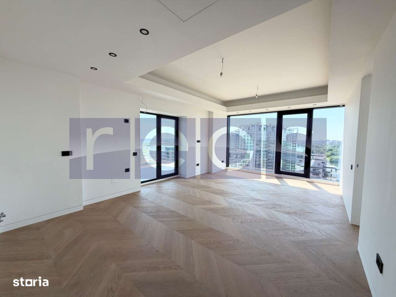 VANZARE 3 CAMERE | FACILITATI 5 STELE | VEDERE PANAROMAICA SPRE LAC
