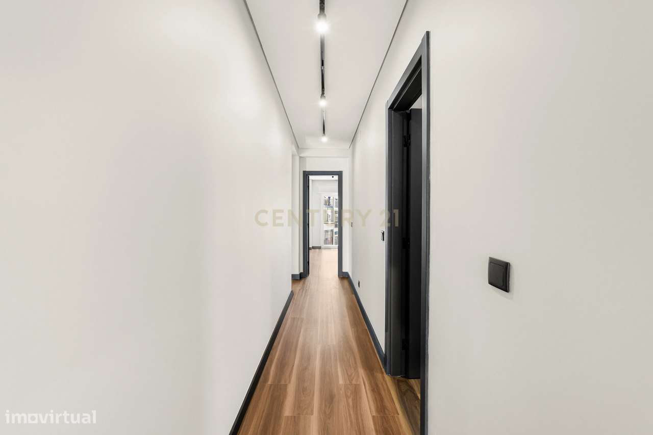 Espaçoso Apartamento T3 Totalmente Renovado em prédio com elevador no-20