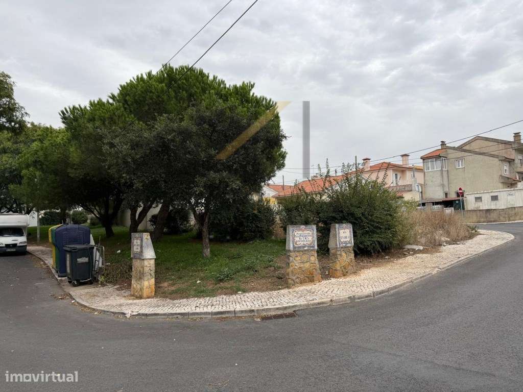 Terreno com projecto p/ moradia de 2 pisos com piscina-6