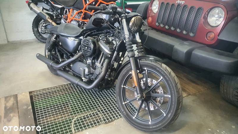 Harley-Davidson Sportster Iron 883 - 10