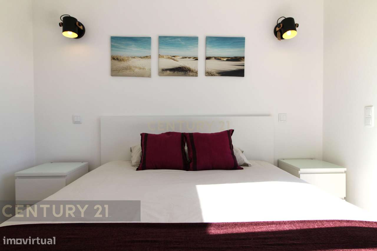 Luxo e Tranquilidade em Sagres: Uma Moradia Contemporânea à espera de-10