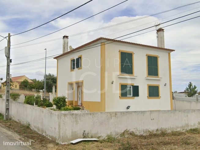 Terreno com projeto aprovado para Moradia, em Alcoentre-1