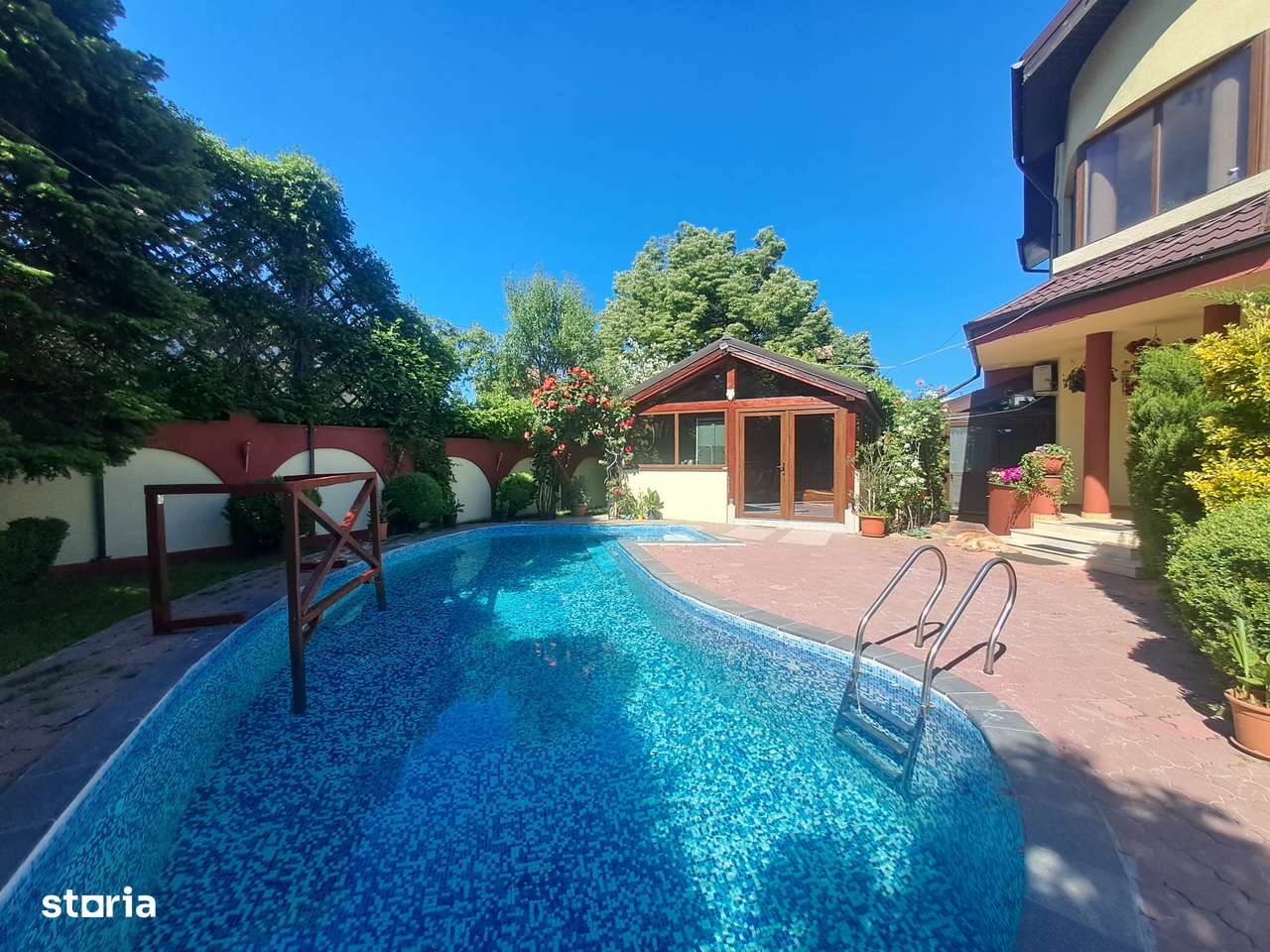 Casa individuala cu piscina. P+1+M. zona foarte buna-16