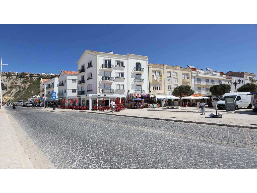 Apartamento T1 + Sotão em Primeira Linha de Mar na Nazaré-18
