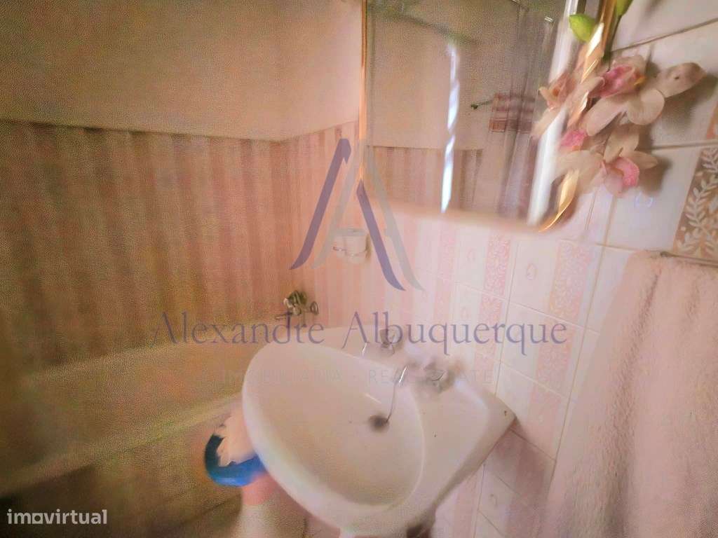 Apartamento T1 com vista Rio no Centro de Almada-14