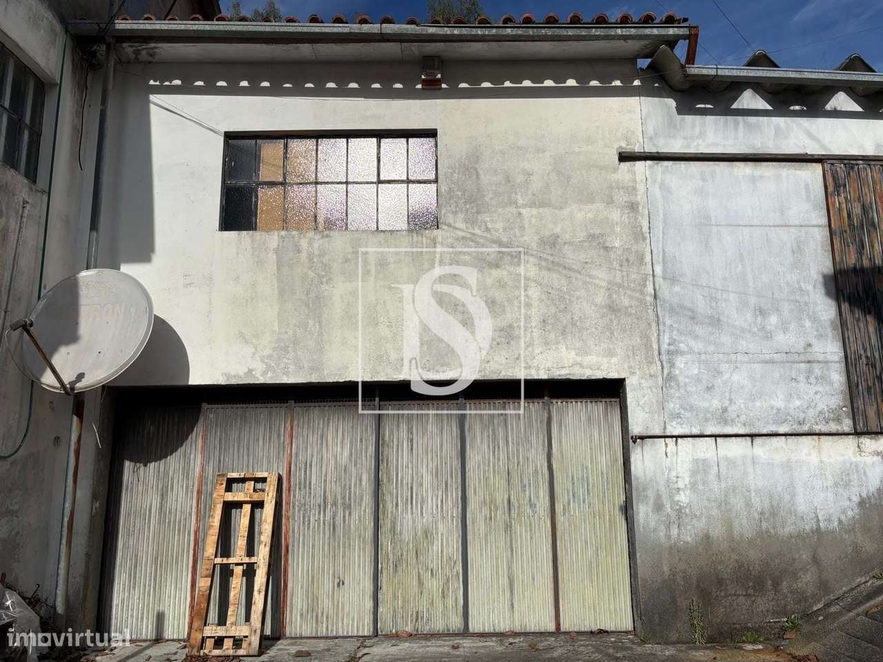 Oportunidade Única – Espaço Multifuncional com Armazém, Habitação e In-9