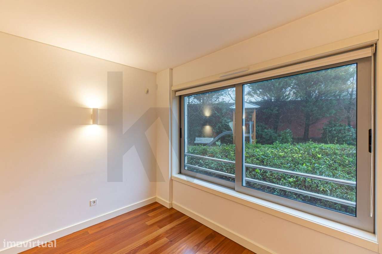 Apartamento T1 - Arrendamento em Cond. Fechado - Junto à Univ. Cató - Grande imagem: 3/35