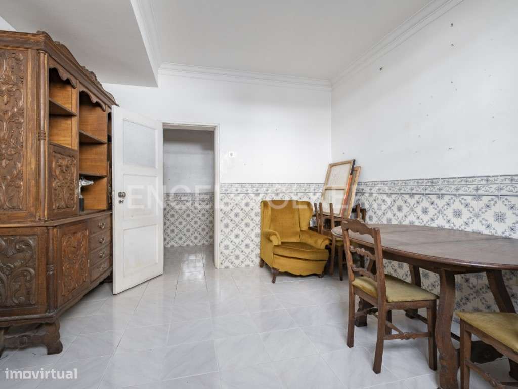 Espaçoso T2 + 1, com garagem box e terreno anexo - Grande imagem: 2/38