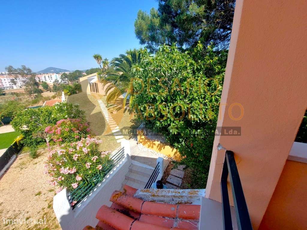 Moradia em Banda T4 c/ Piscina e Garagem. Quinta da Serralheira - S...-32