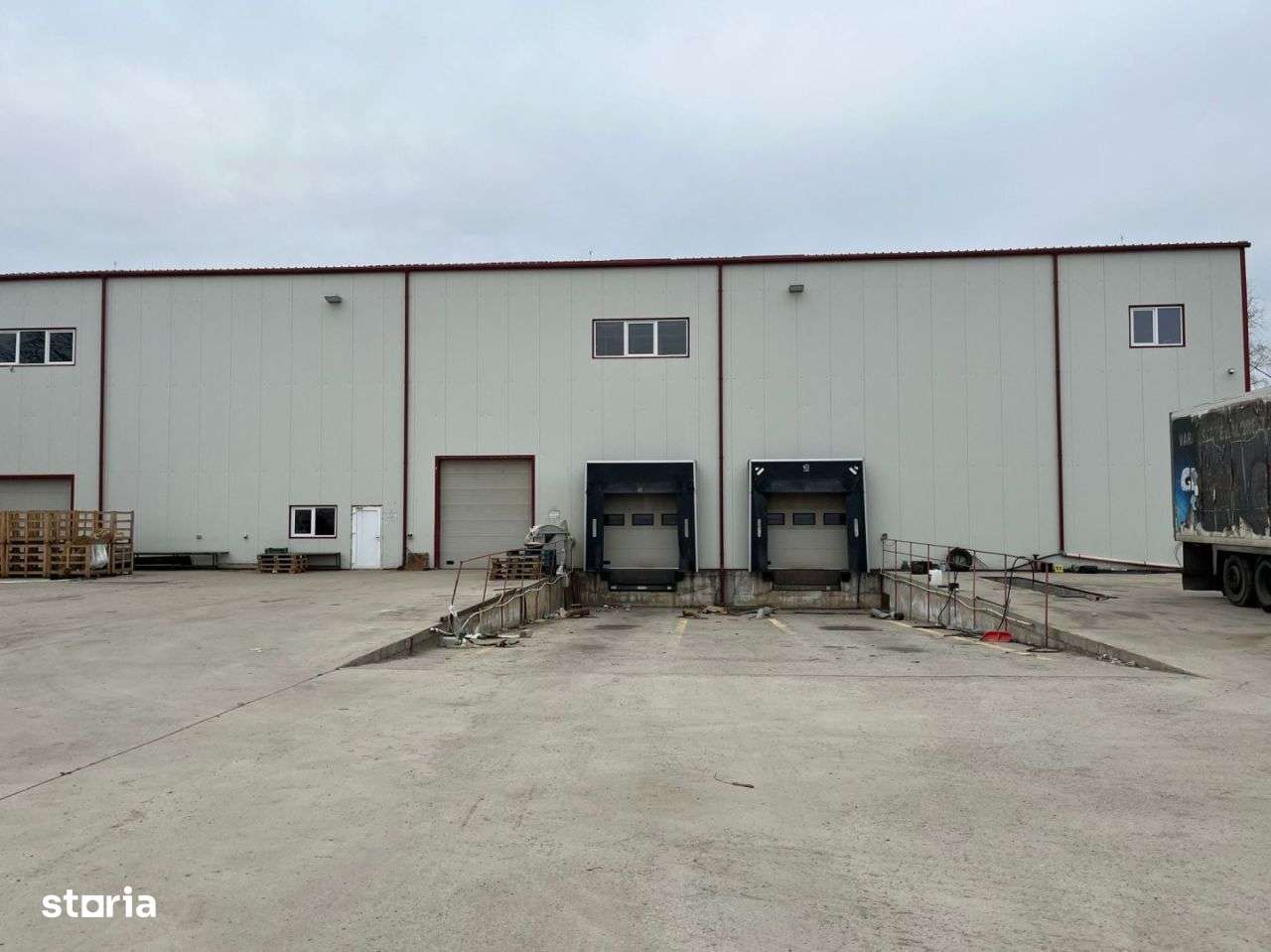 Hala P+1E 1.300 mp + Teren 3.000 mp Puchenii Mari|Prahova - Imagine principală: 1/12