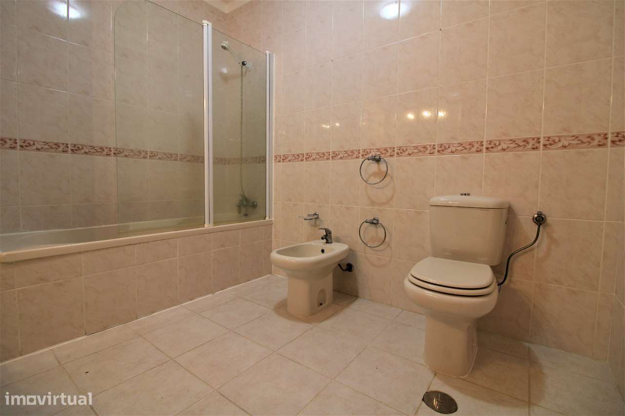 Apartamento T3 com Garagem, Granja do Ulmeiro-10