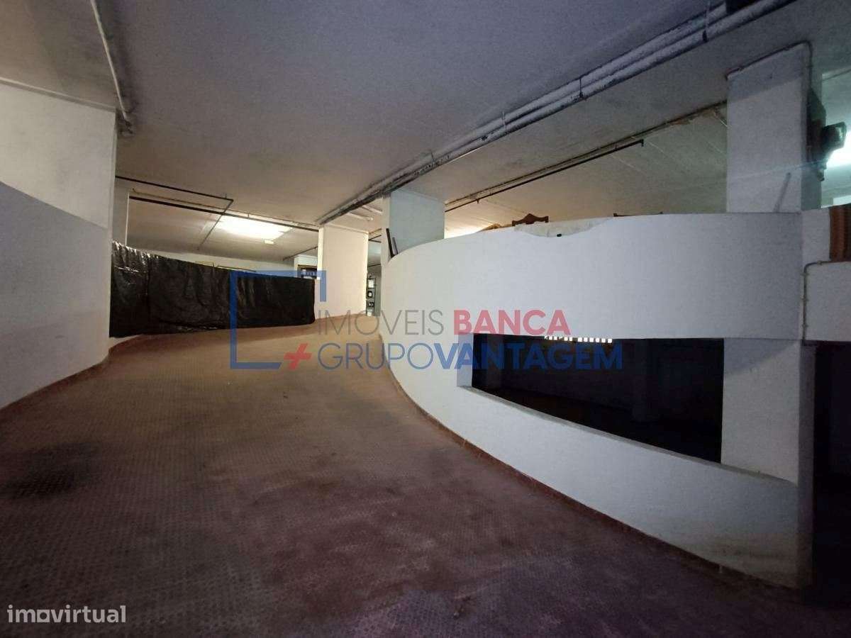 LUGAR DE PARQUEAMENTO NA TAPADA DAS MERCÊS - Grande imagem: 4/18