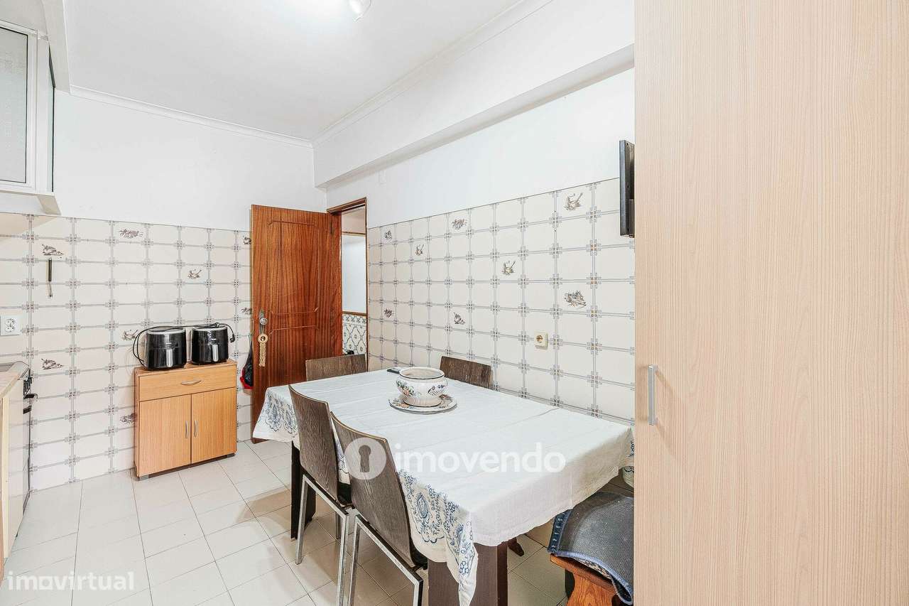 Apartamento T2 com arrecadação, em Agualva-12
