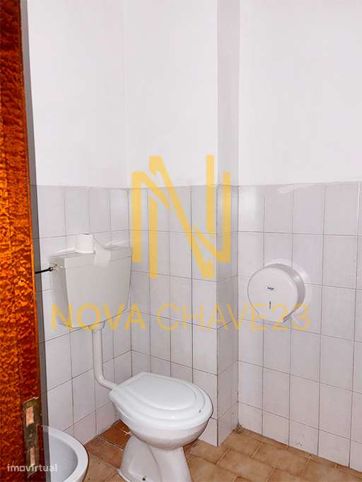 Loja em Agualva – 128 m² | Open Space | 2 Entradas-10