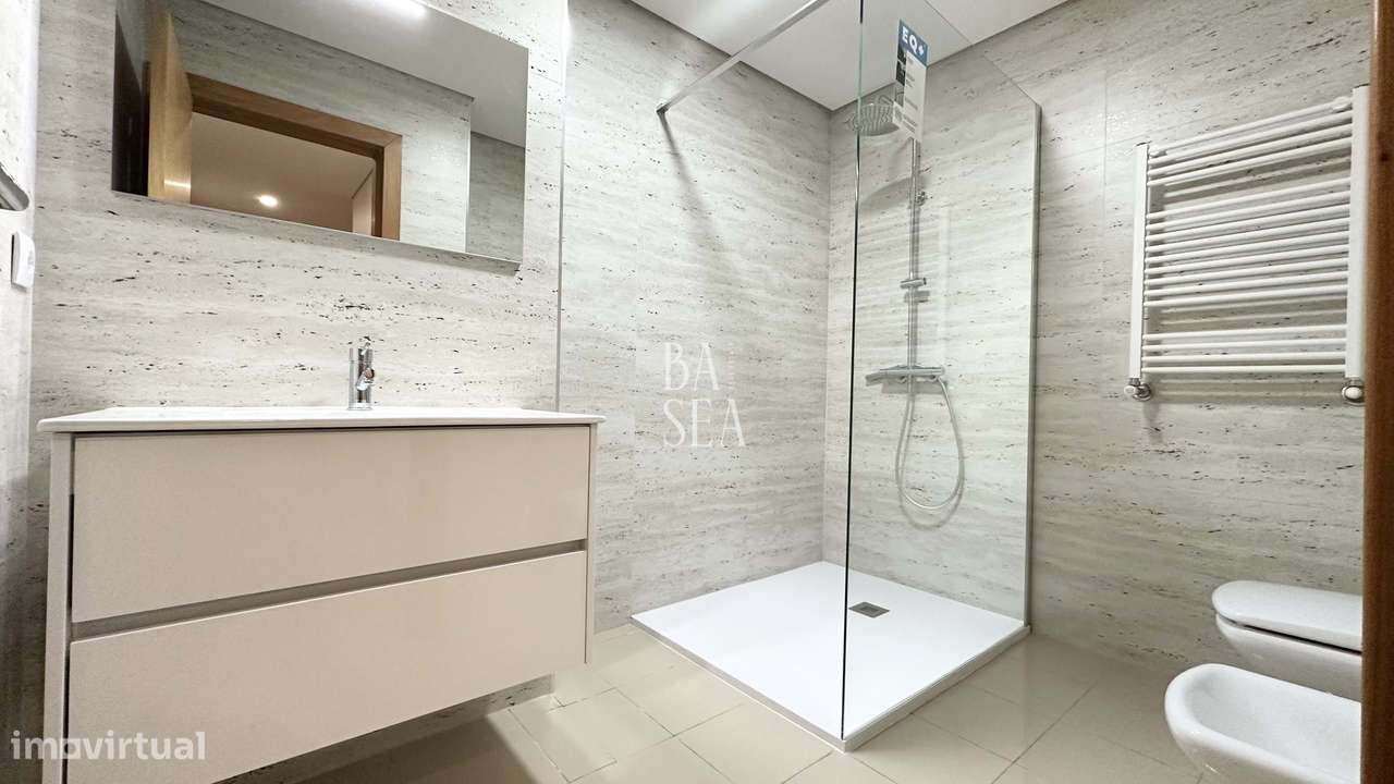 Apartamento T4 em  Nogueiró com uma box para 2 carros .-16