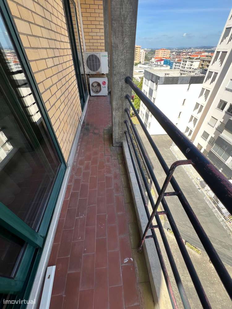 T3+1 + Escritório Gaia   Av  República Metro João  Deus Lugar Garagem-16