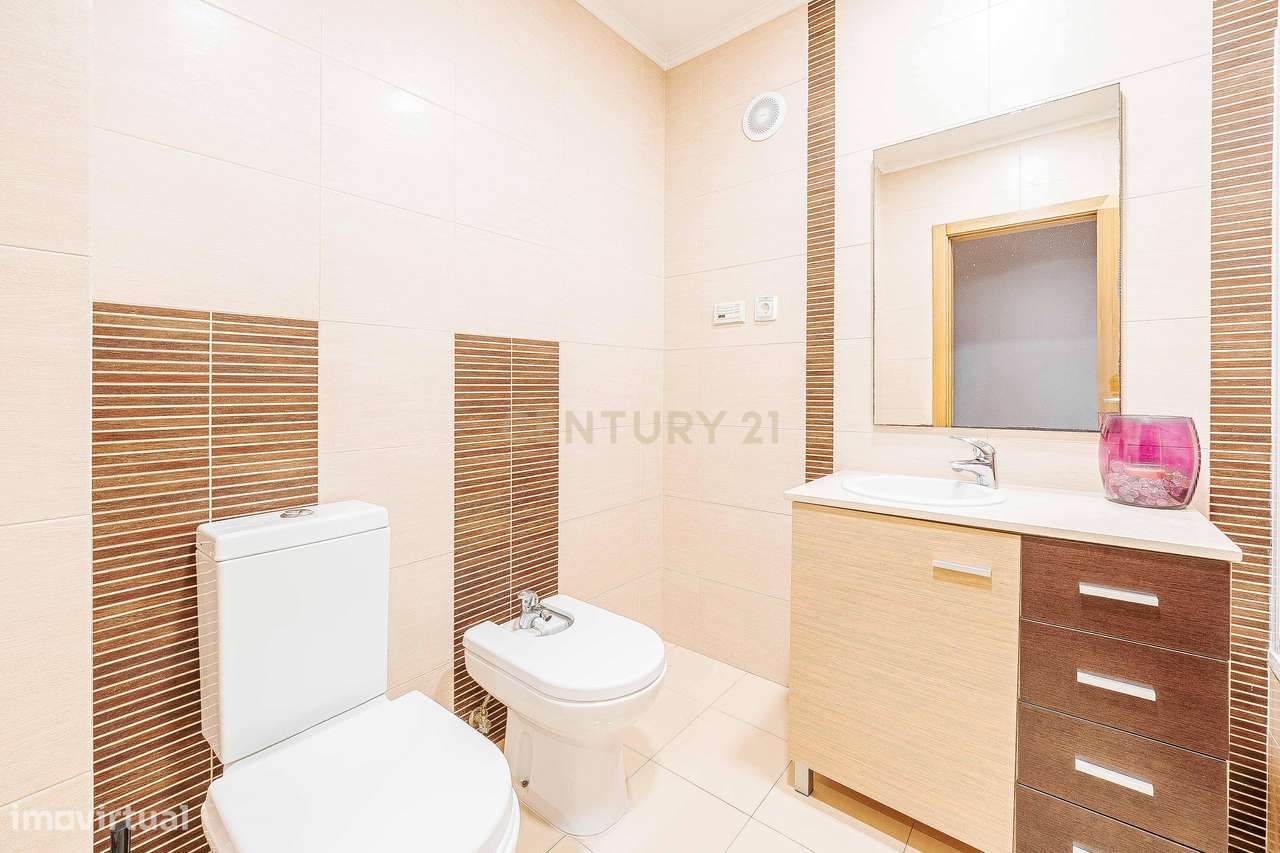 T2 em Caneças com Terraço,  logradouro  e 2 Parqueamentos-25