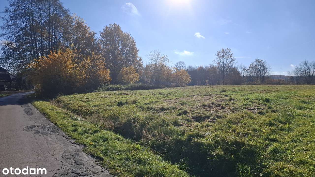 Budowlana działka w spokojnej wsi – 717 m²-18