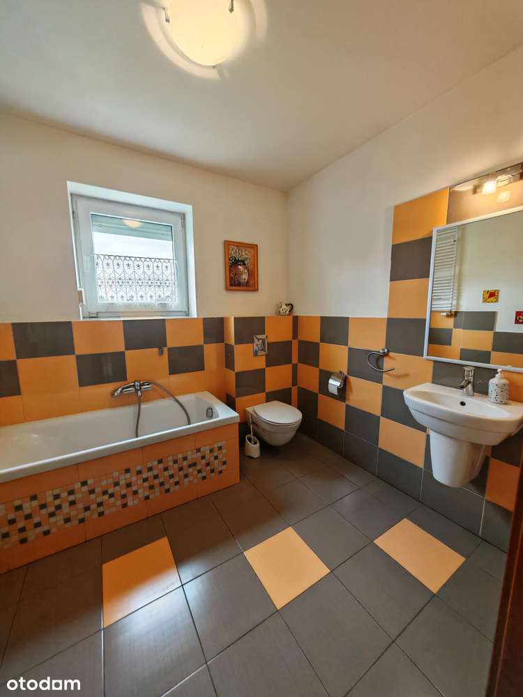 Dom  z budynkiem gospodarczym-9