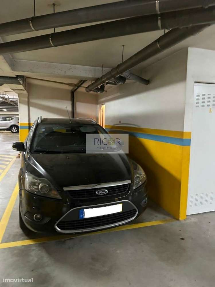 Apartamento T3 no último piso com 2 frentes de orientação na Cidade da-17