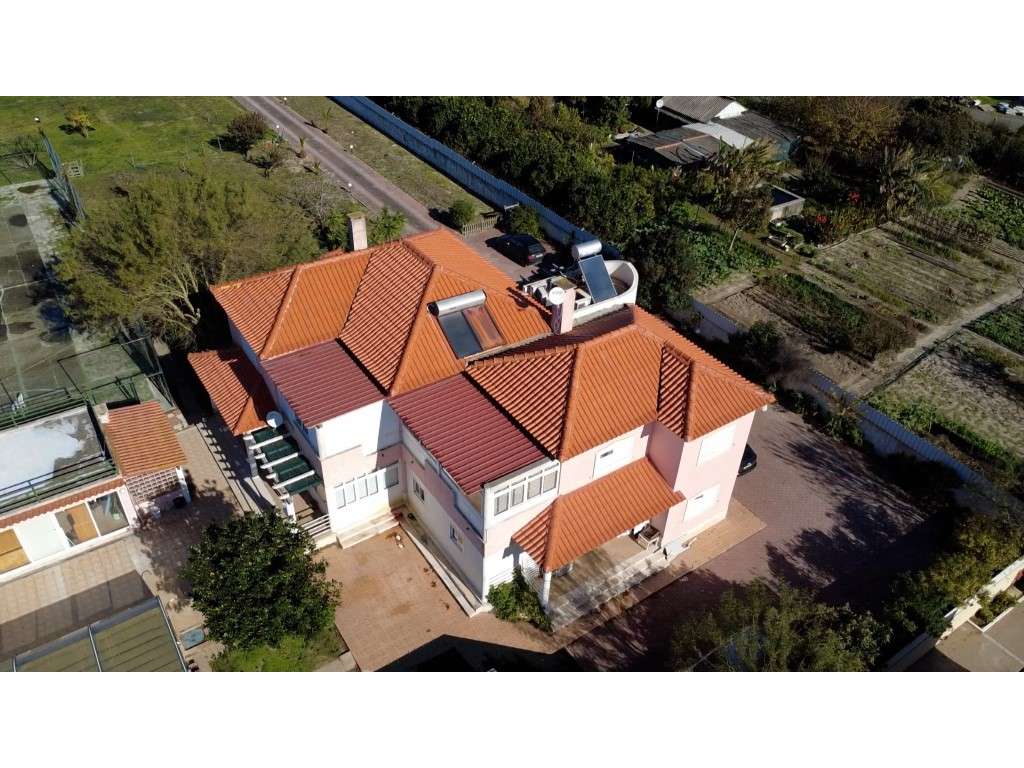 Quinta com 5.000 m², piscina aquecida e campo desportivo | 40 min d... - Grande imagem: 3/39