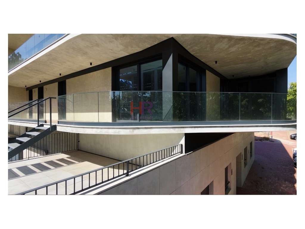 Vende-se Fantástico T2 com terraço privativo-3