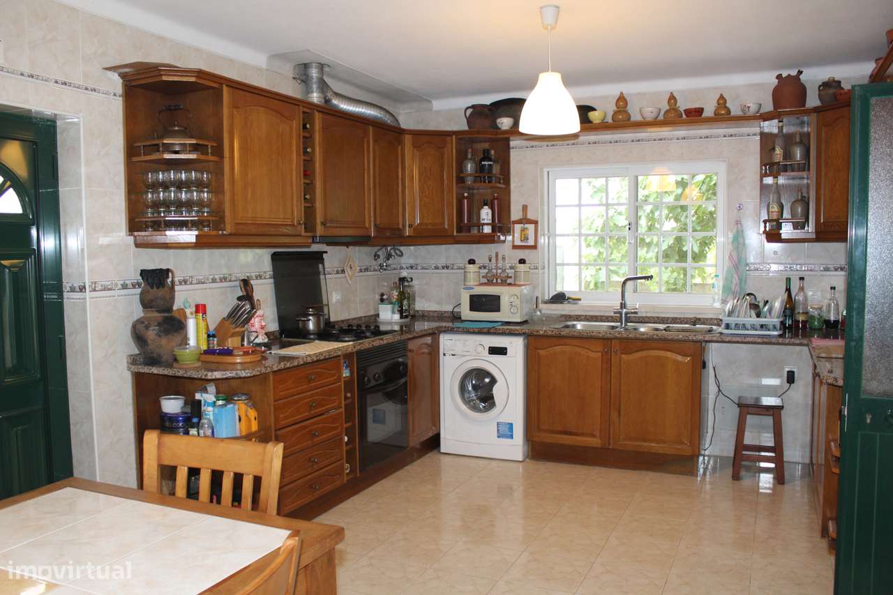 Moradia T2 +Anexos e garagem Lote 2500 m2-2