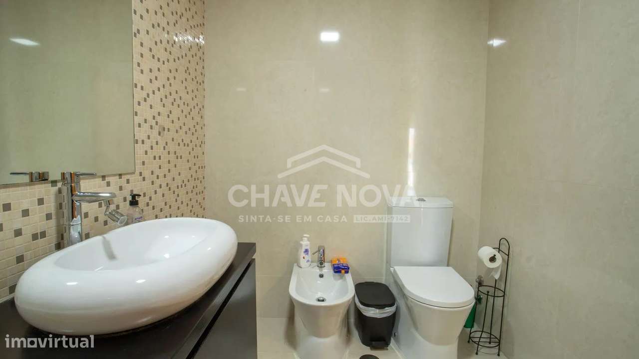 Excelente Apartamento T3 com Terraço em Oliveira do Douro,-12