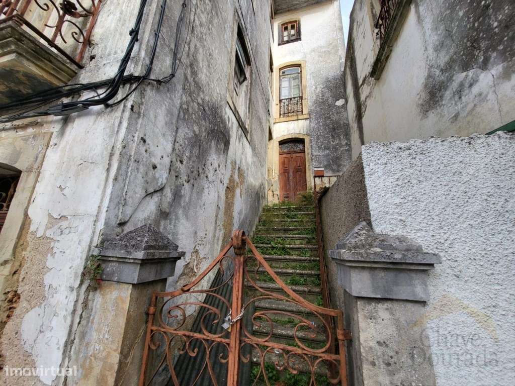 Moradia para recuperação total - centro de Cernache-7