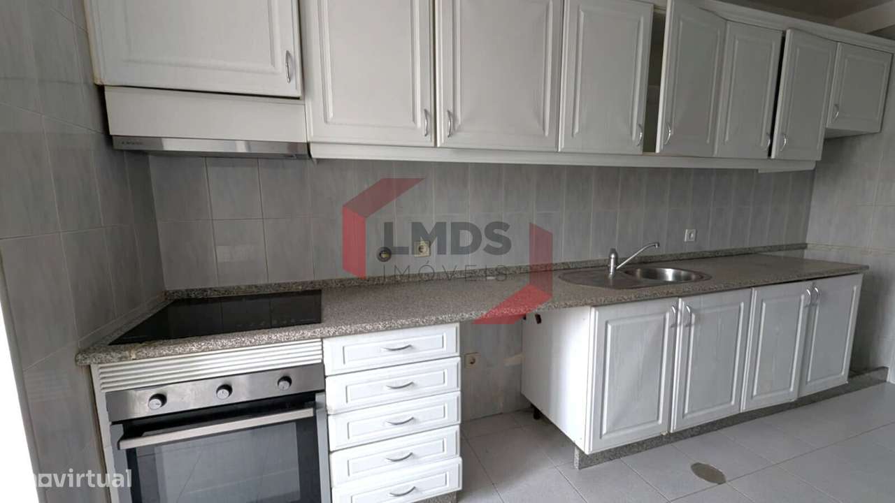 Apartamento T1+1 Valbom Centro-12