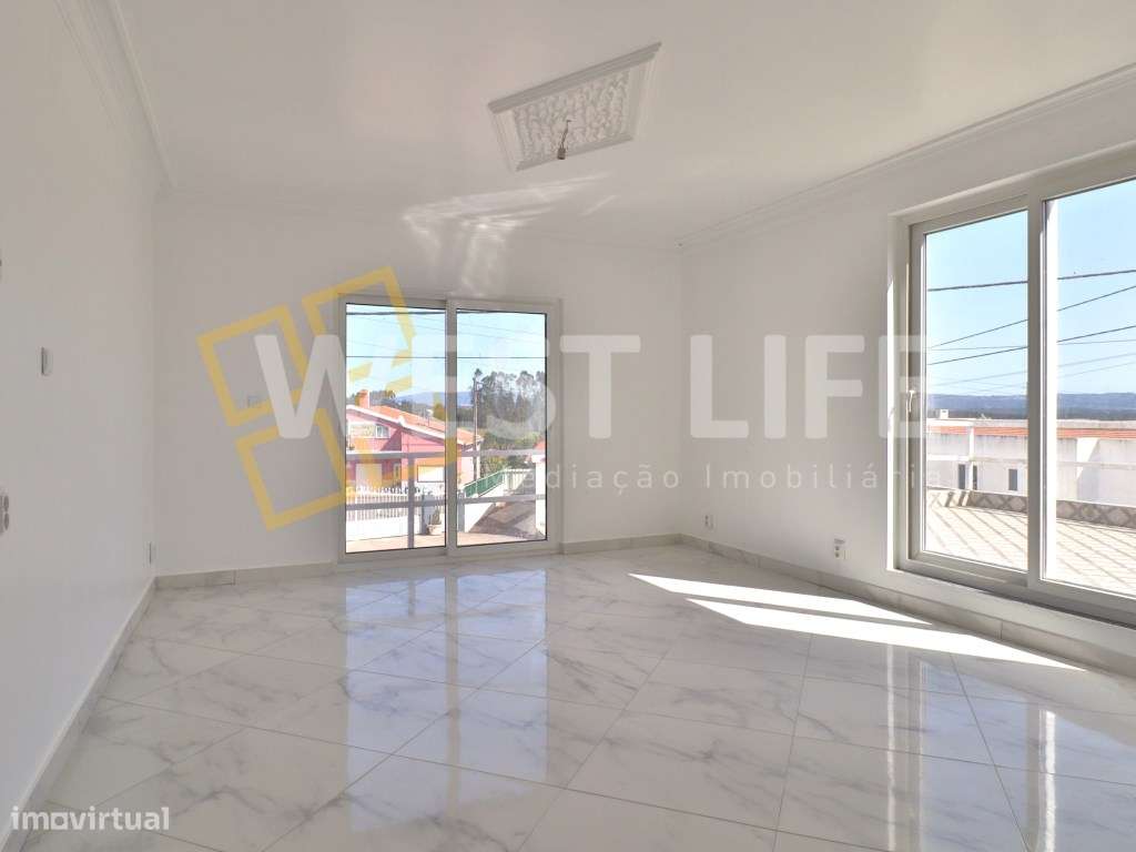 Moradia T3+3 com amplos estúdios - Terraço e churrasqueira -Ótima e... - Grande imagem: 3/23